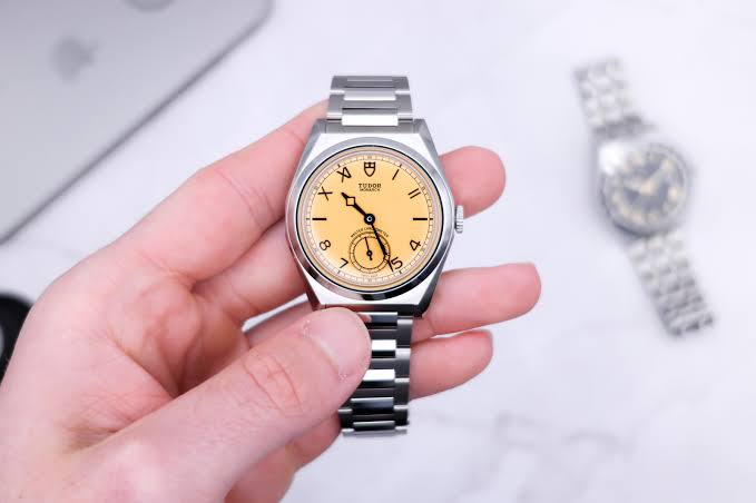 VELMONT Dynasty Moonphase